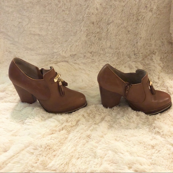 Booties with Tassel Detail - Picture 5 of 6